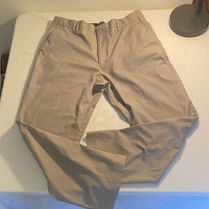 ☕️ Banana Republic Men’s Essential Chino Pants – Light Beige – 34x30